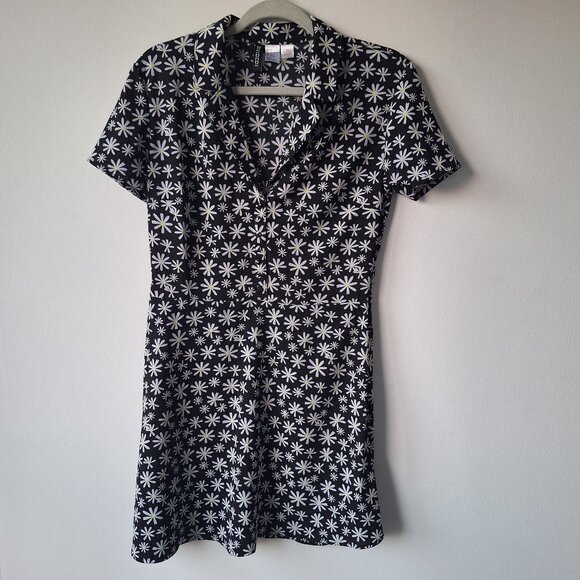 To All the Boys I’ve Loved Before x H&M daisy print shirt dress - Black (NWOT) - Picture 3 of 7